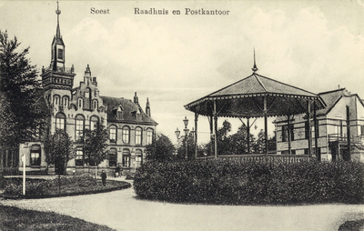 14312 Gezicht op de voorgevel van het gemeentehuis annex postkantoor en politiebureau (Steenhoffstraat 2) te Soestdijk ...